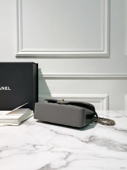 CHANEL SMALL CLASSIC FLAP, Grey/Gold