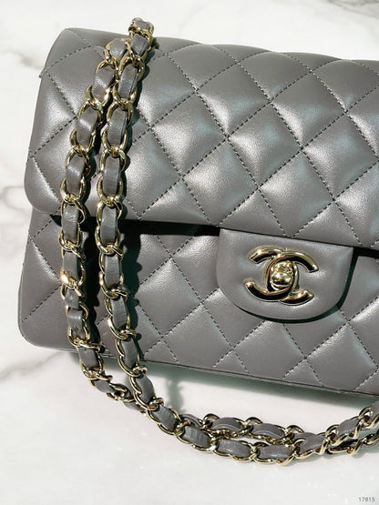 CHANEL SMALL CLASSIC FLAP, Grey/Gold