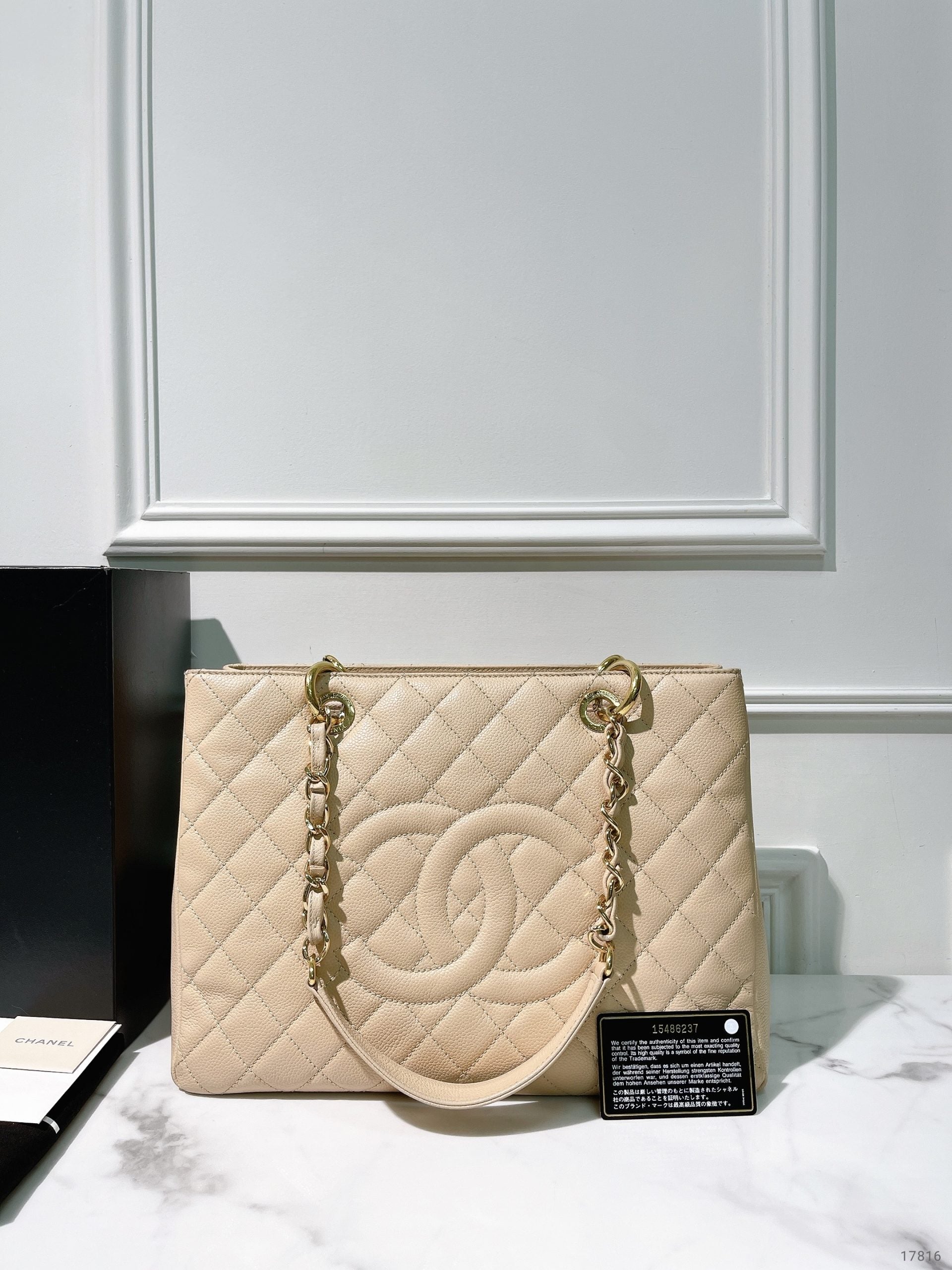 CHANEL GRAND SHOPPING TOTE, Beige/Gold
