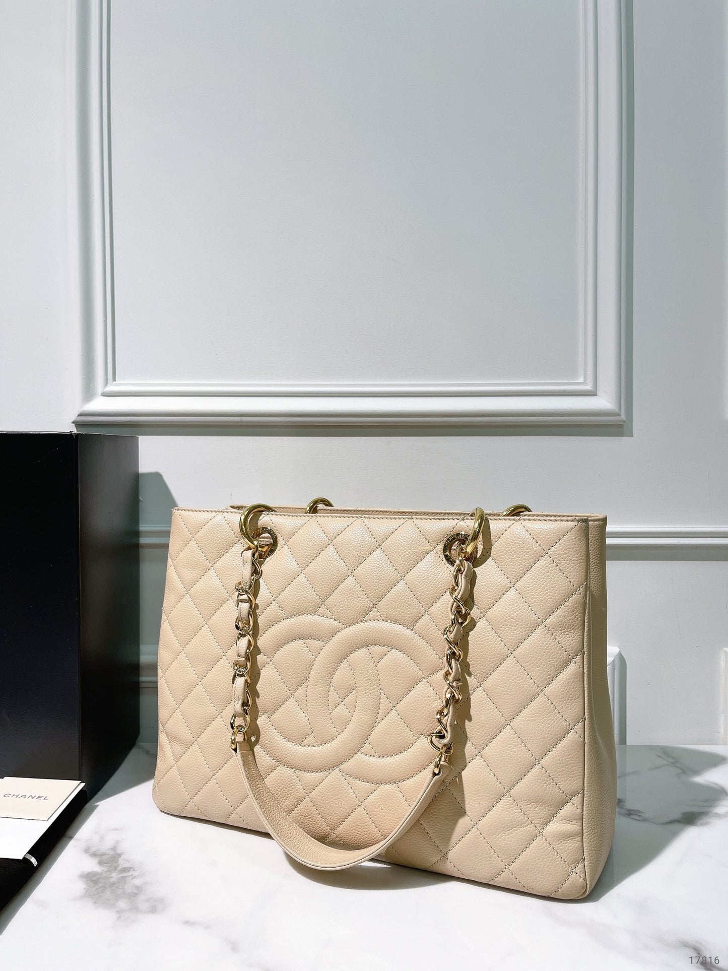 CHANEL GRAND SHOPPING TOTE, Beige/Gold