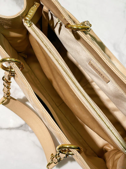 CHANEL GRAND SHOPPING TOTE, Beige/Gold