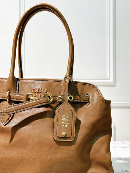 MIUMIU AVENTURE MEDIUM