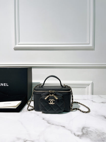 CHANEL 23P VANITY CASE WITH HANDLE, Black/Gold