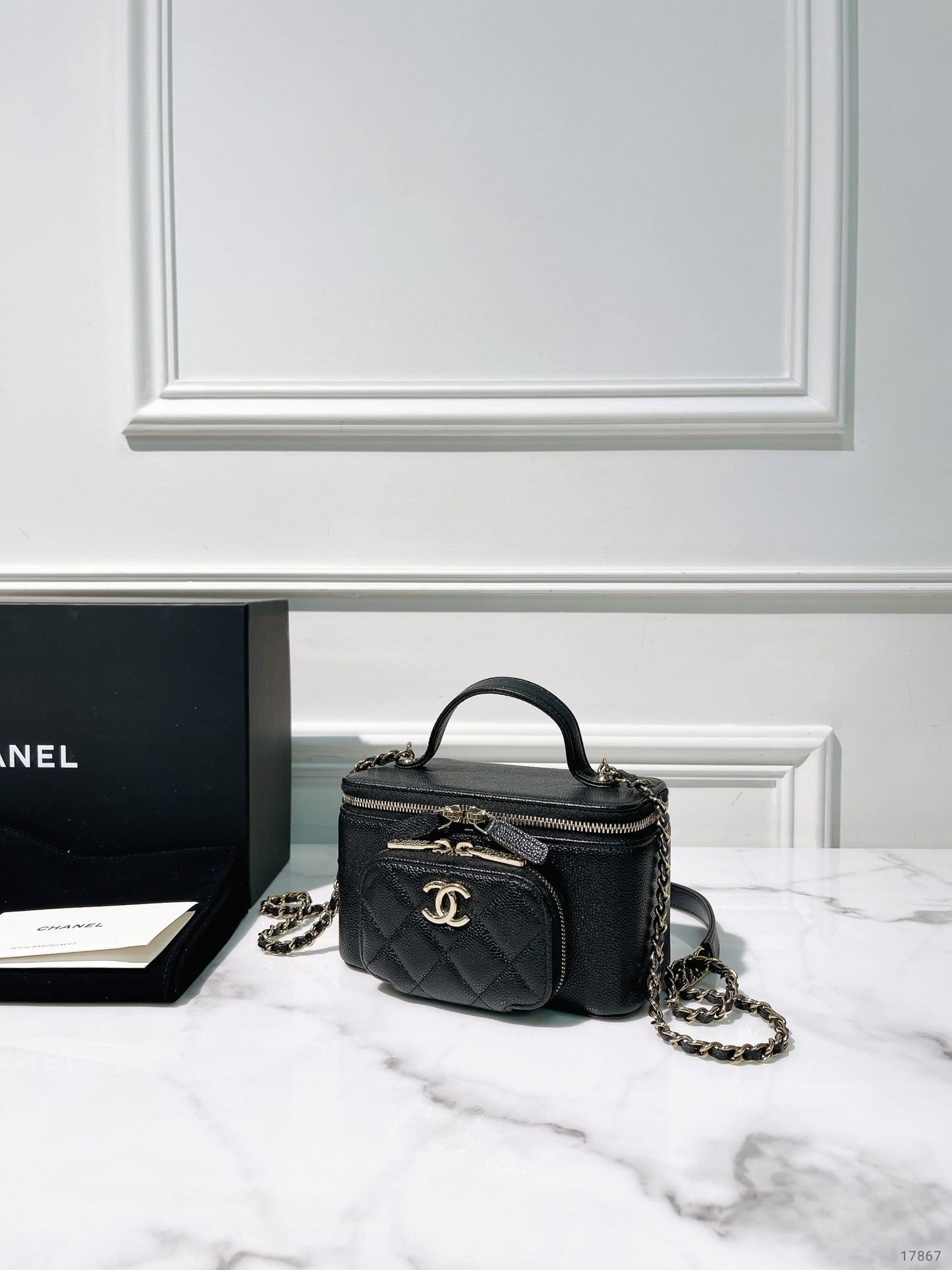 CHANEL 23P VANITY CASE WITH HANDLE, Black/Gold