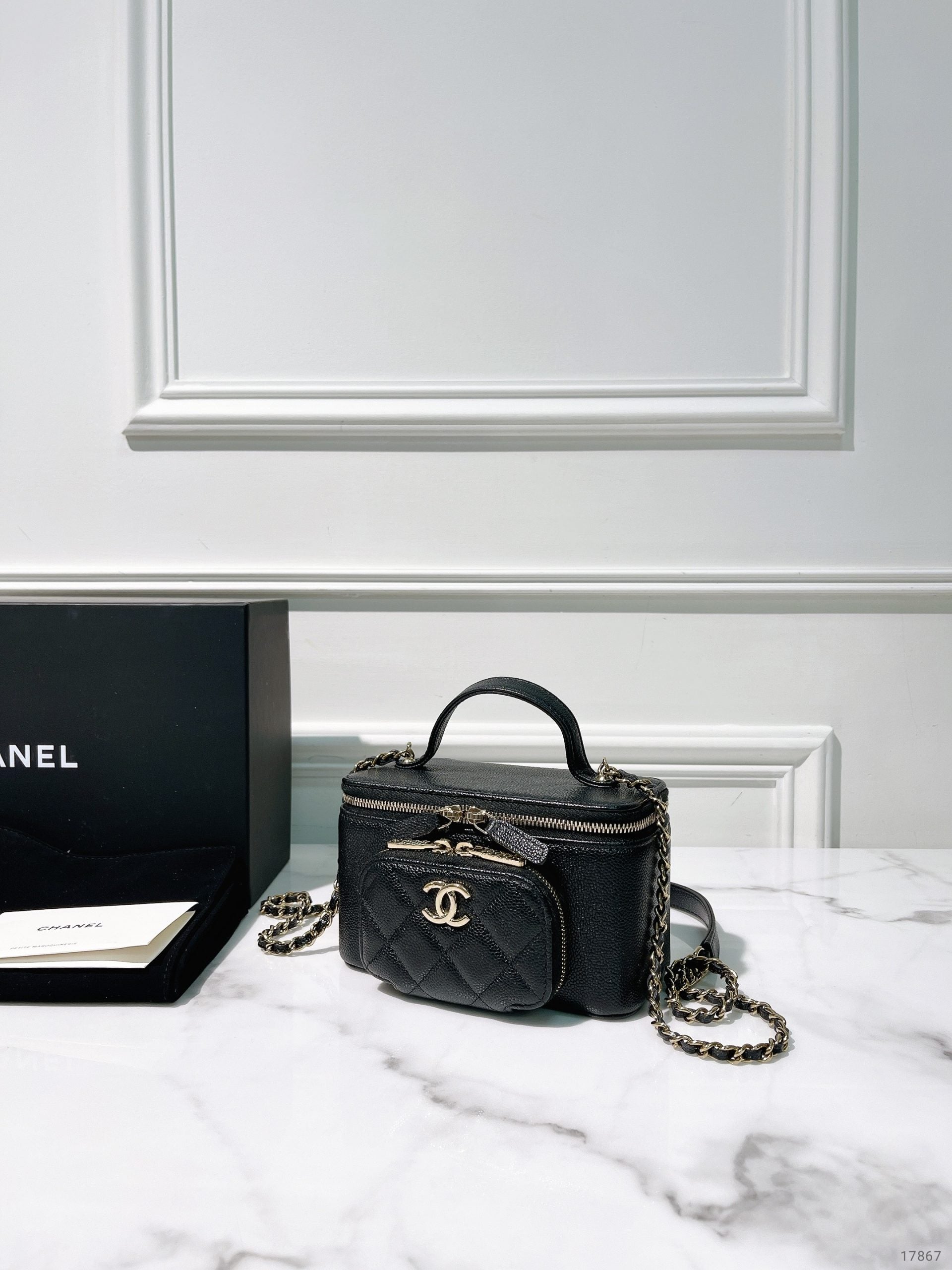 CHANEL 23P VANITY CASE WITH HANDLE, Black/Gold