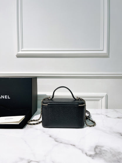 CHANEL 23P VANITY CASE WITH HANDLE, Black/Gold