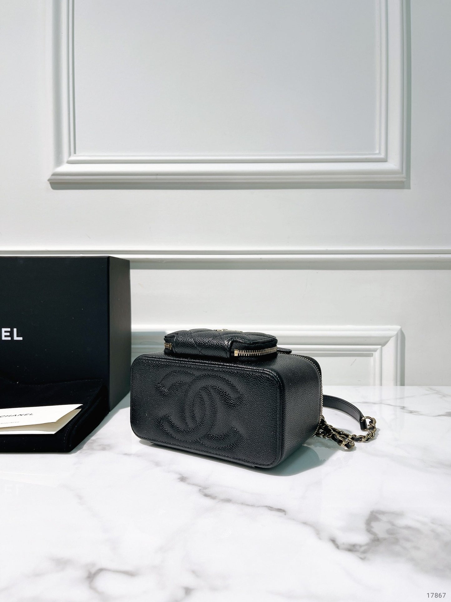 CHANEL 23P VANITY CASE WITH HANDLE, Black/Gold