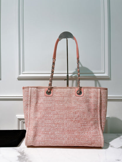 CHANEL SHOPPING TOTE, Pink/Gold