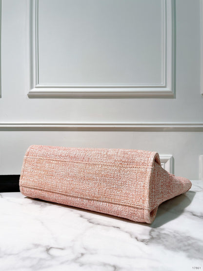 CHANEL SHOPPING TOTE, Pink/Gold