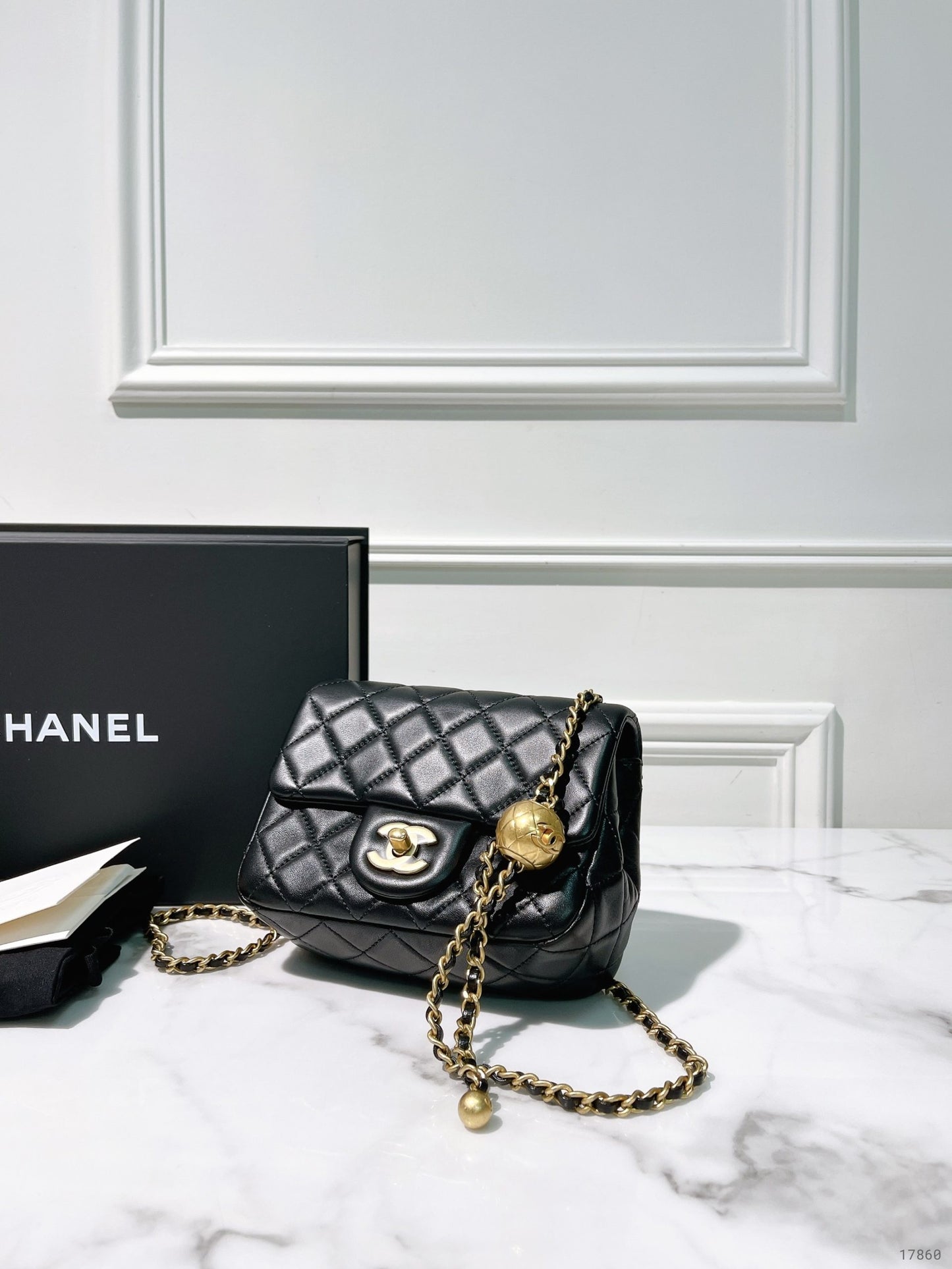 CHANEL PEARL CRUSH MINI SQUARE, Black/Gold