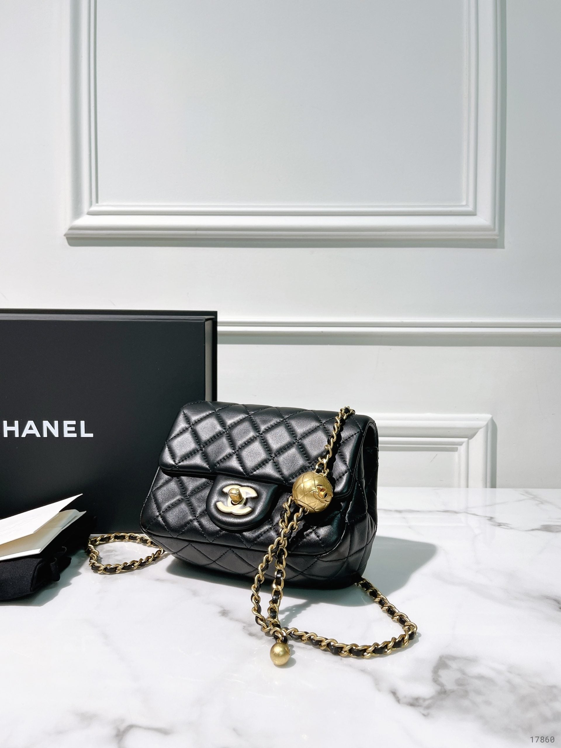 CHANEL PEARL CRUSH MINI SQUARE, Black/Gold