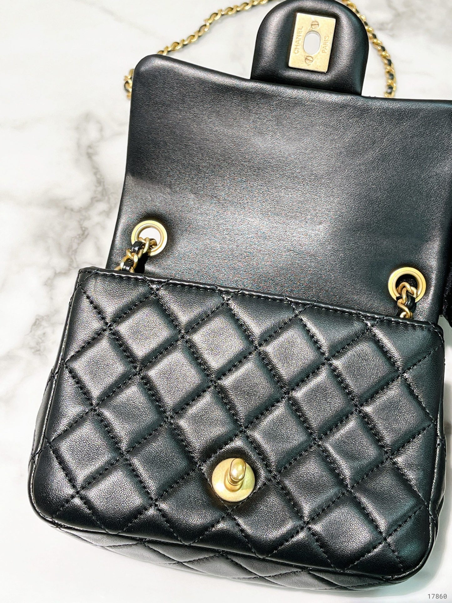 CHANEL PEARL CRUSH MINI SQUARE, Black/Gold