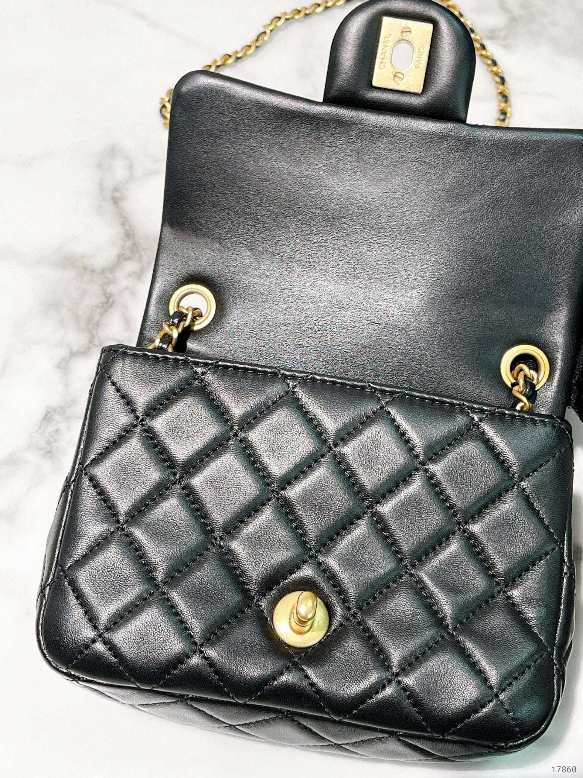 CHANEL PEARL CRUSH MINI SQUARE, Black/Gold