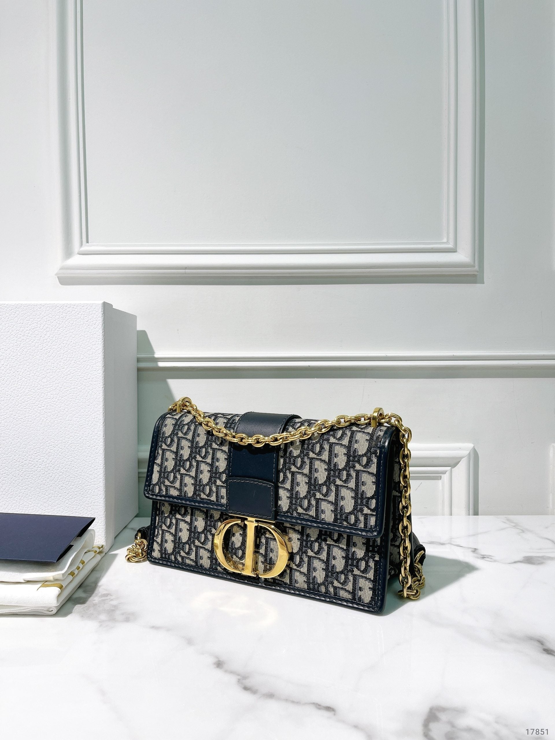 DIOR 30 MONTAIGNE CHAIN BAG