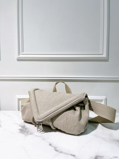 BOTTEGA VENETA WAIST BAG, White/Silver