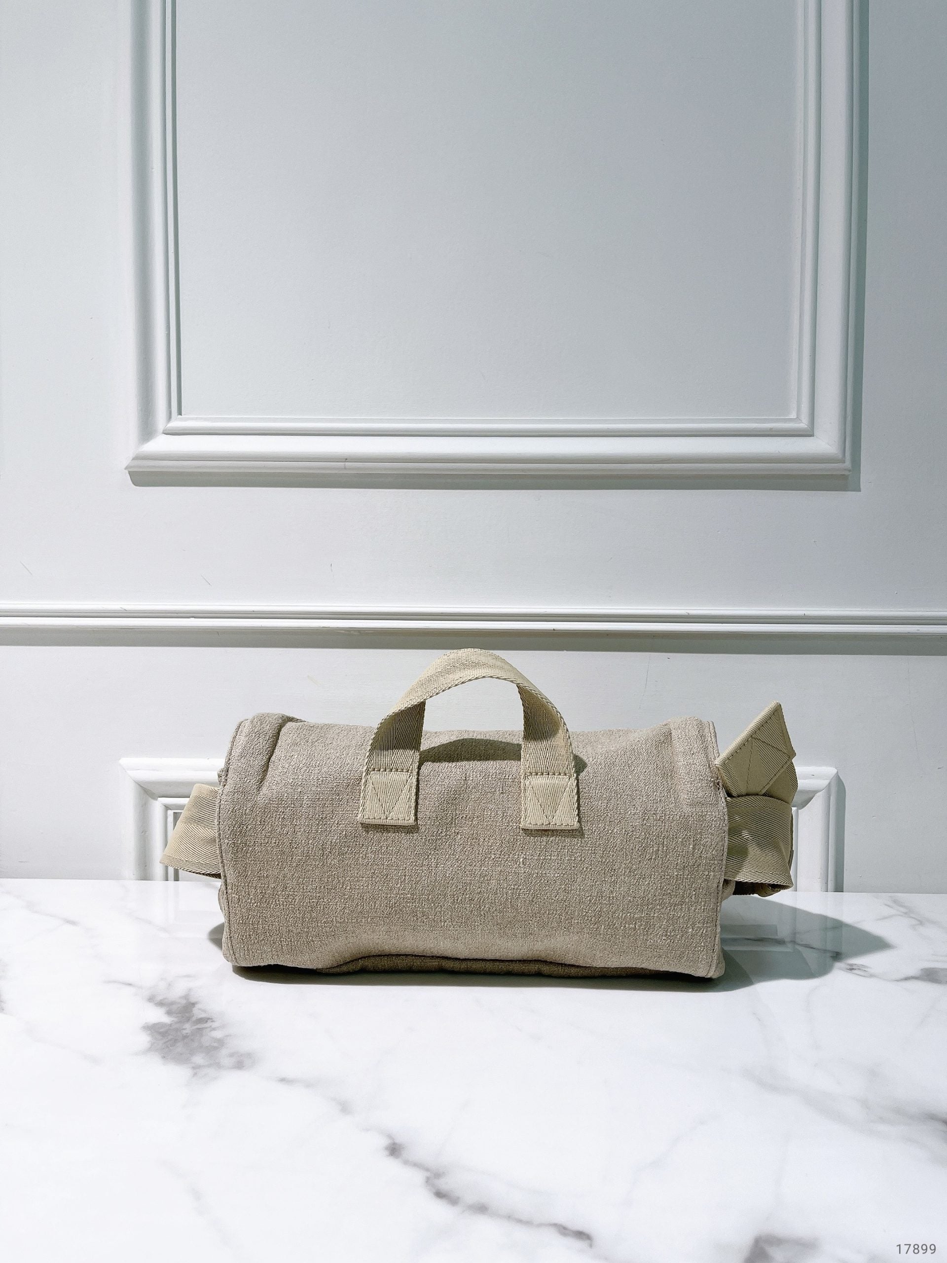 BOTTEGA VENETA WAIST BAG, White/Silver