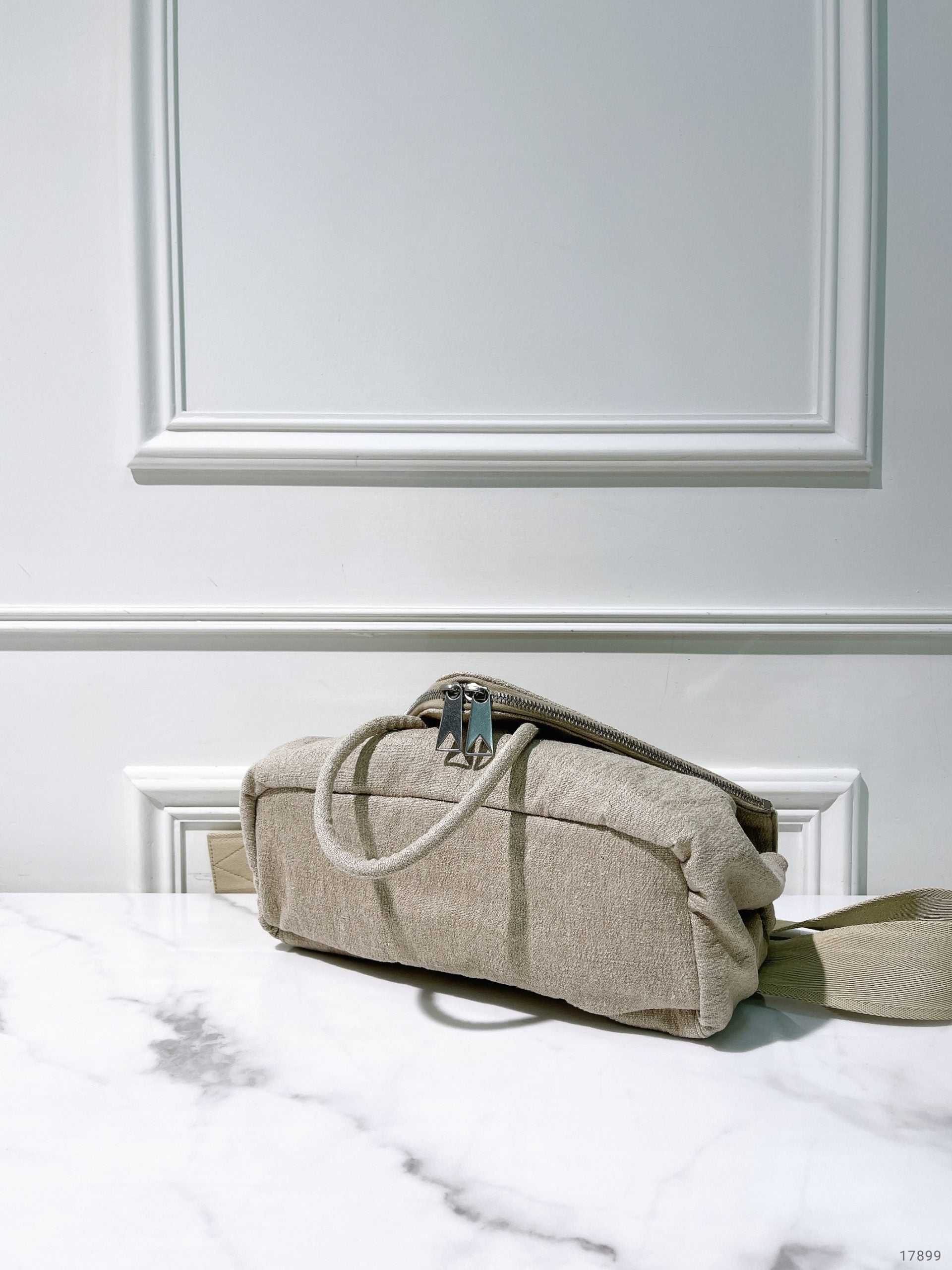 BOTTEGA VENETA WAIST BAG, White/Silver