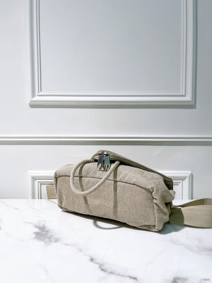 BOTTEGA VENETA WAIST BAG, White/Silver