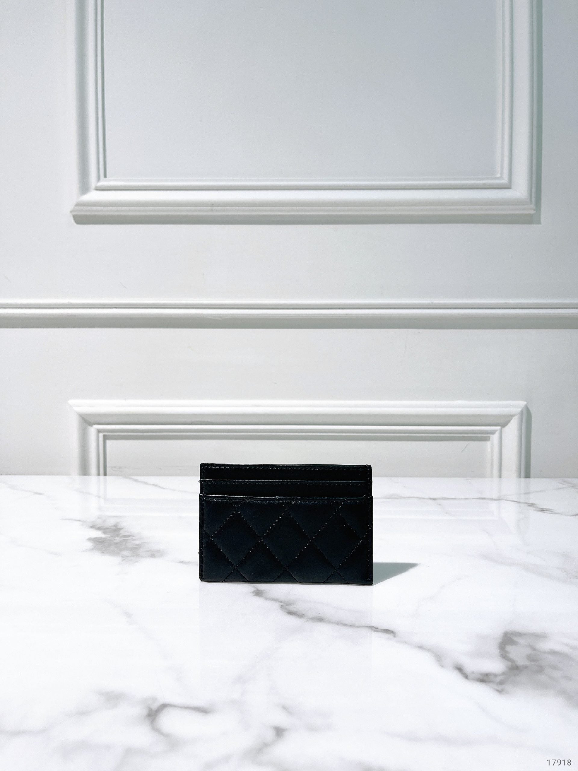 CHANEL 23K CARD HOLDER, Black