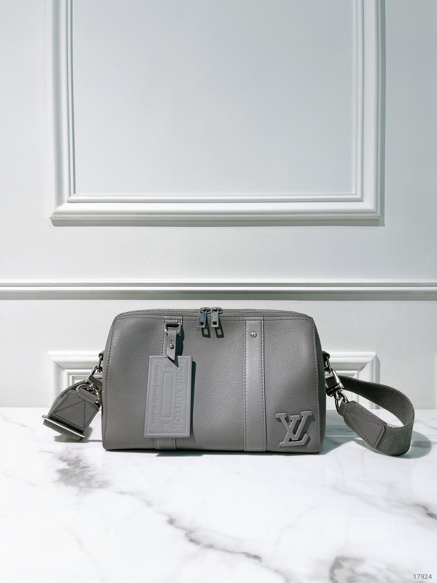 LV CITY KEEPALL, Grey/Silver