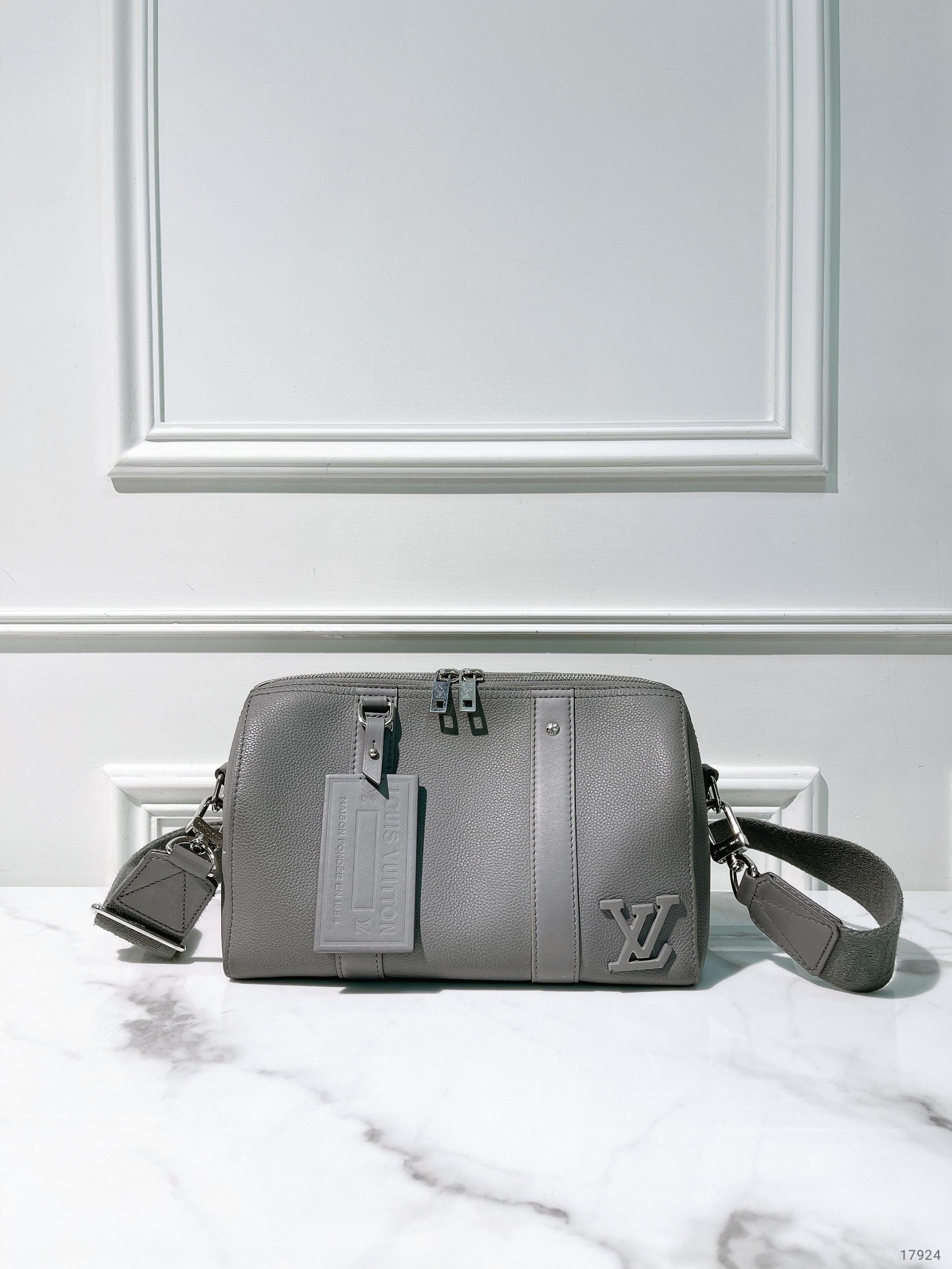 LV CITY KEEPALL, Grey/Silver