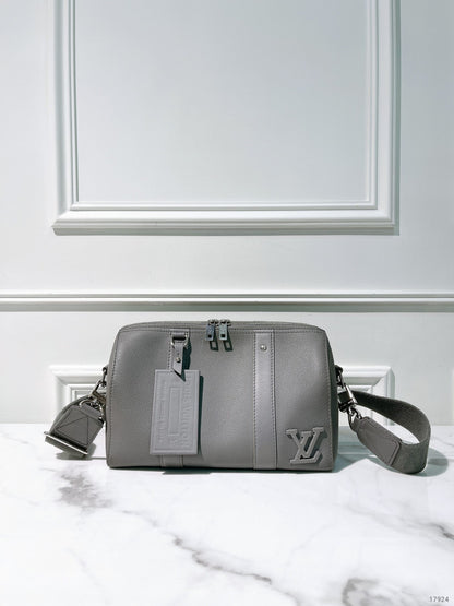 LV CITY KEEPALL, Grey/Silver