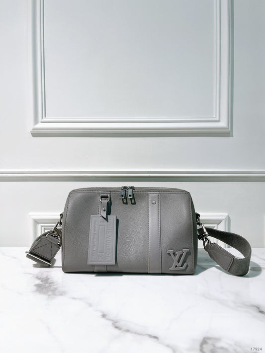 LV CITY KEEPALL, Grey/Silver