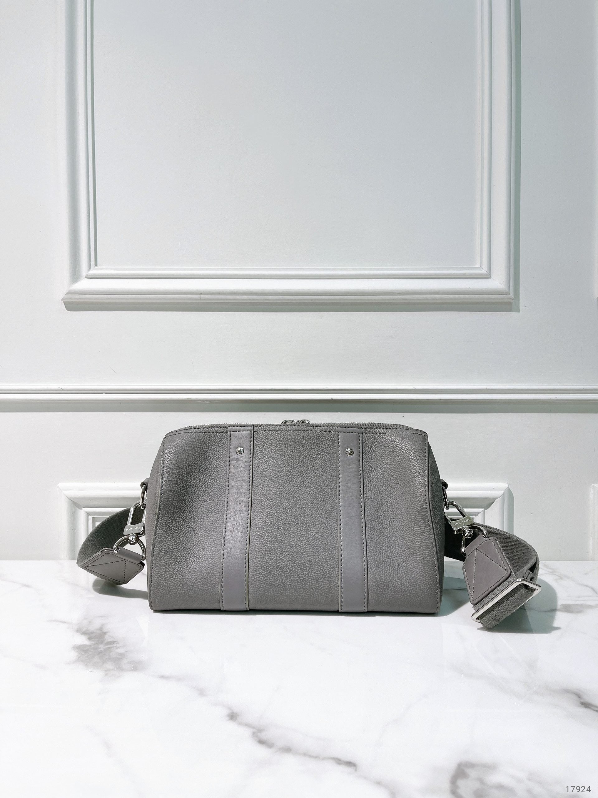 LV CITY KEEPALL, Grey/Silver