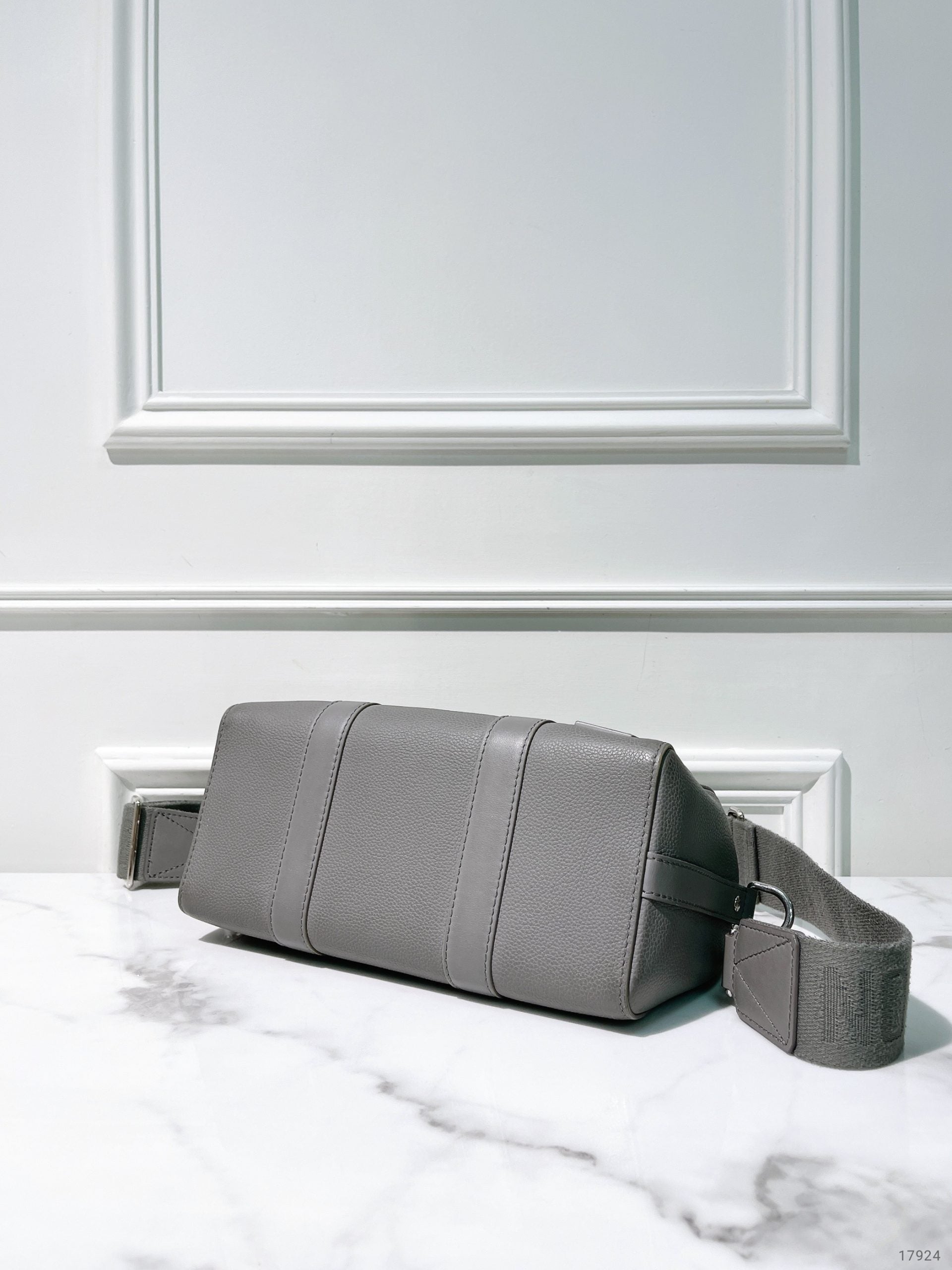 LV CITY KEEPALL, Grey/Silver