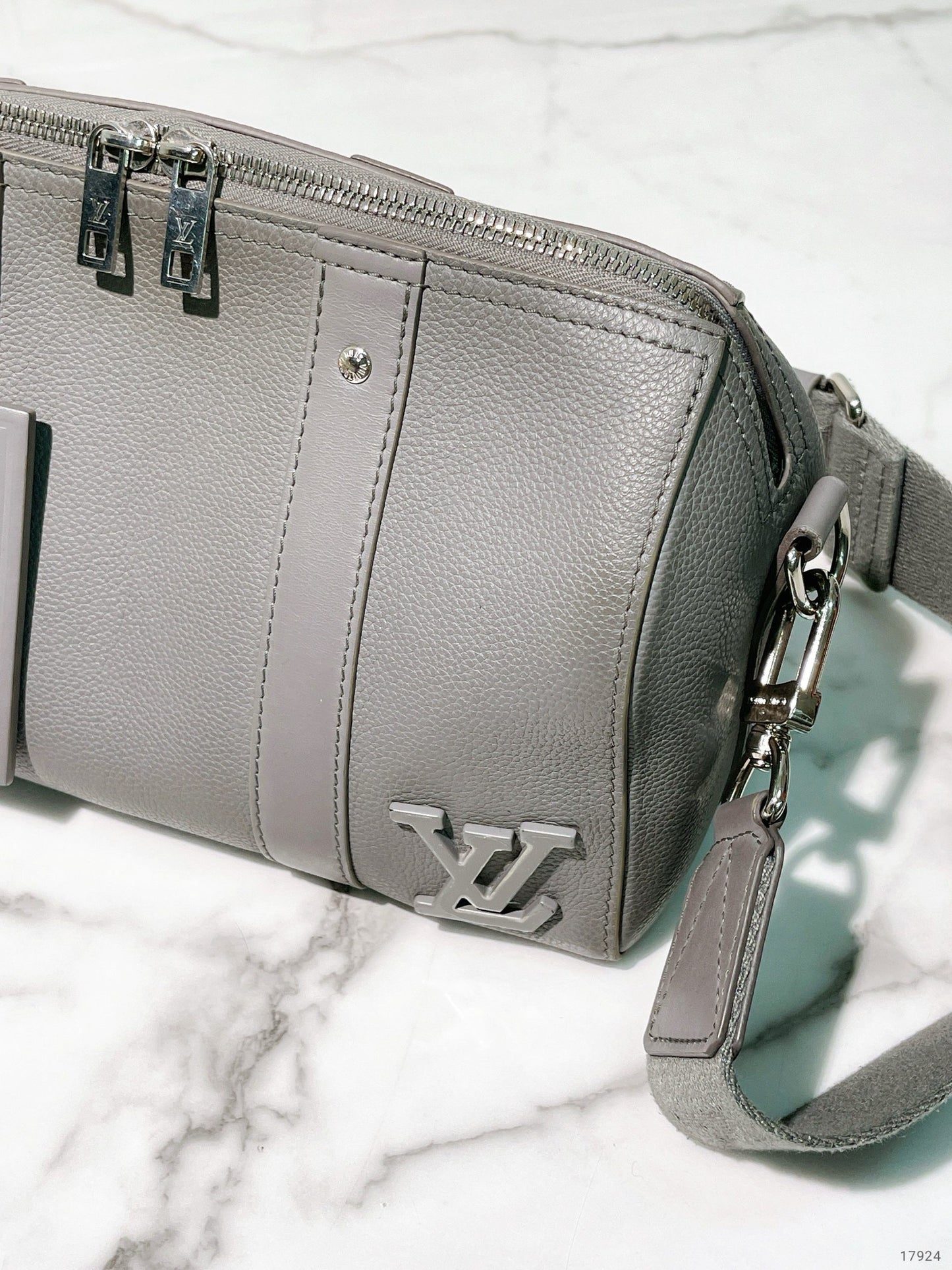 LV CITY KEEPALL, Grey/Silver