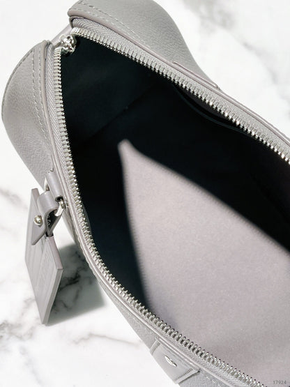 LV CITY KEEPALL, Grey/Silver