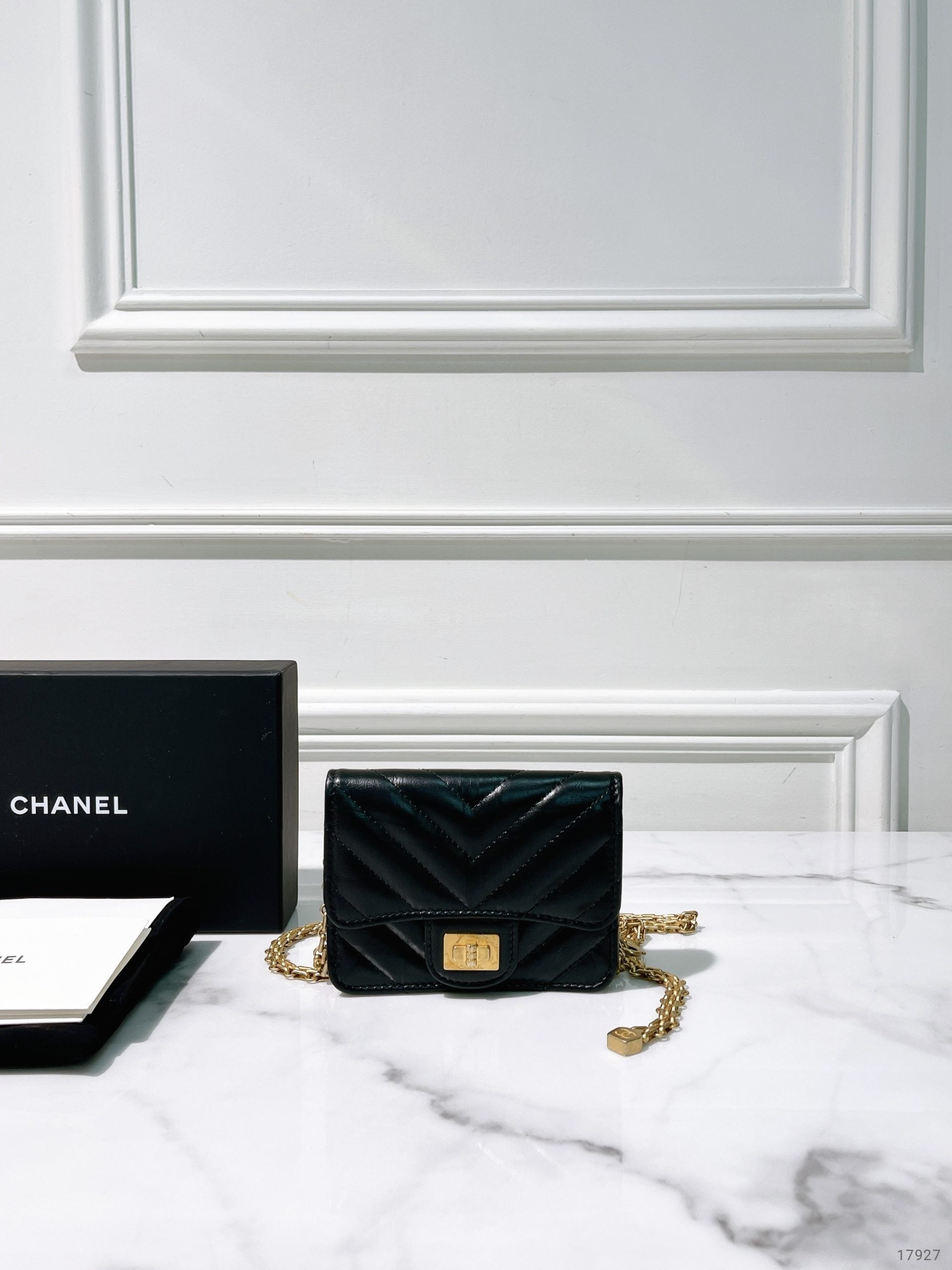 CHANEL MINI 2.55 WAIST BAG, Black/Gold
