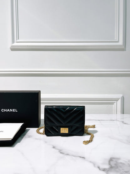 CHANEL MINI 2.55 WAIST BAG, Black/Gold