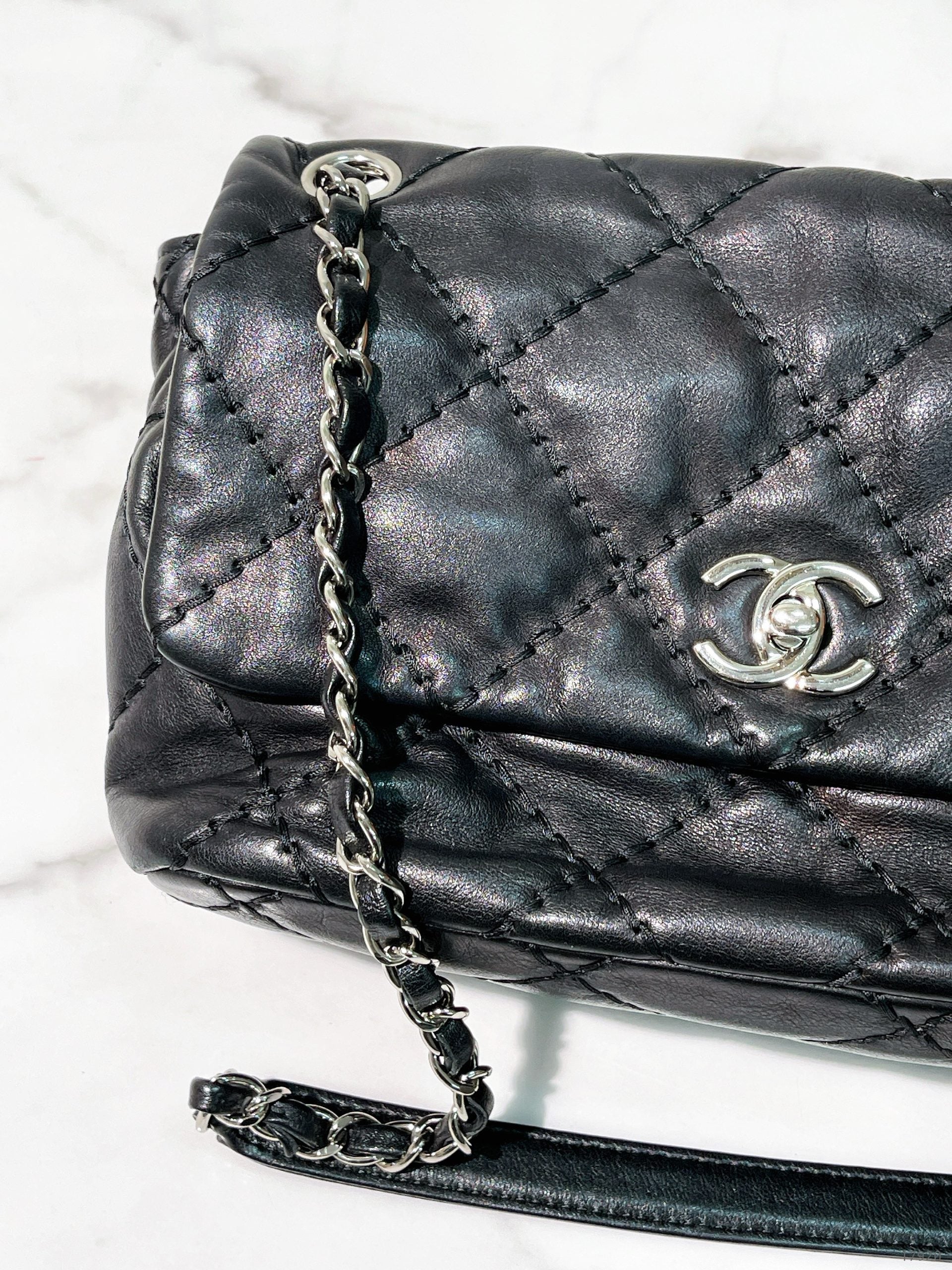 CHANEL SHOULDER BAG, Black/Silver