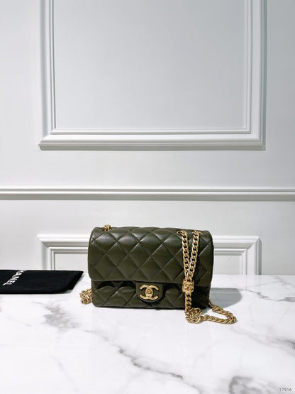 CHANEL 22K SMALL FLAP, Green/Gold