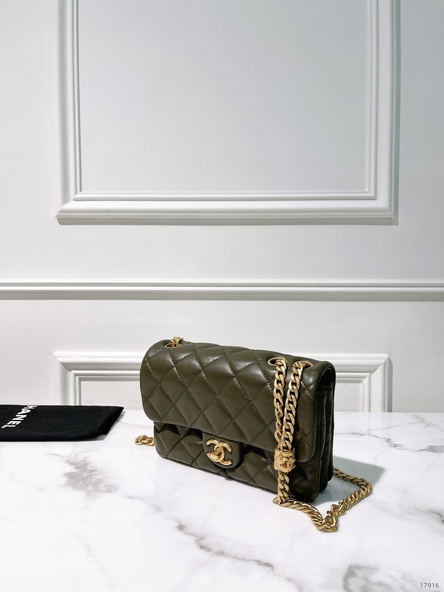 CHANEL 22K SMALL FLAP, Green/Gold