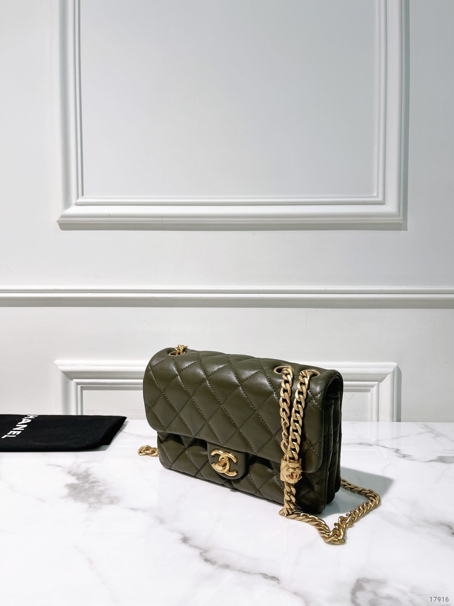 CHANEL 22K SMALL FLAP, Green/Gold