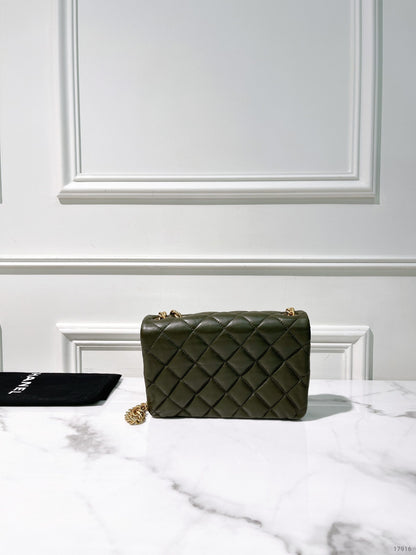 CHANEL 22K SMALL FLAP, Green/Gold