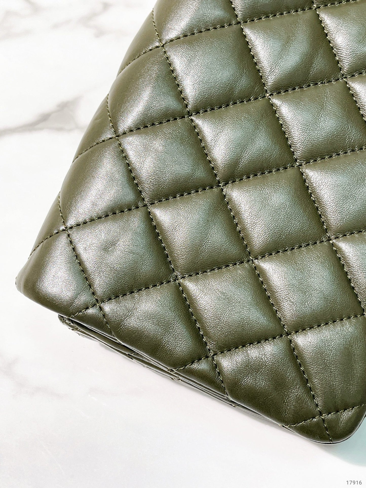 CHANEL 22K SMALL FLAP, Green/Gold