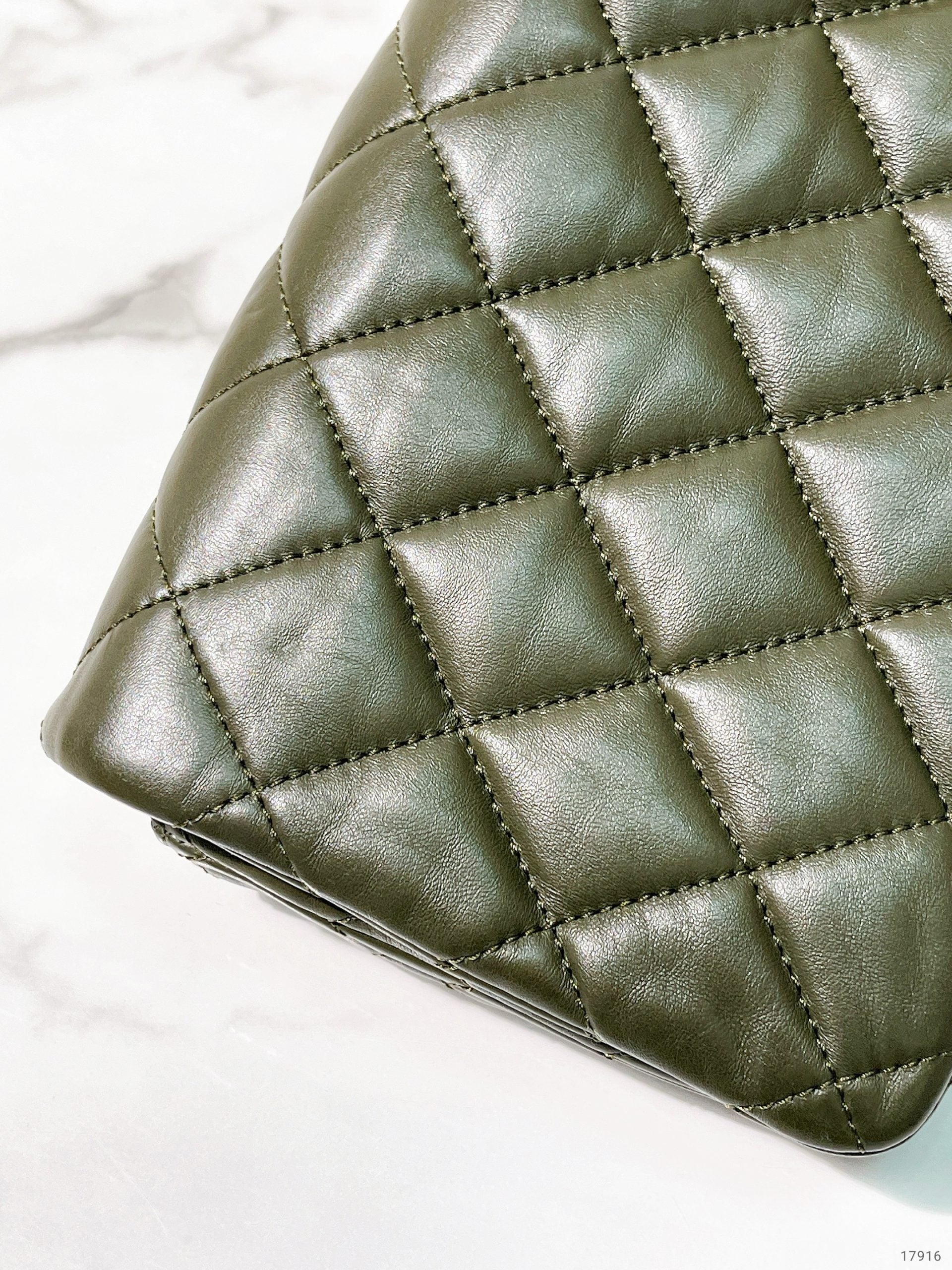 CHANEL 22K SMALL FLAP, Green/Gold