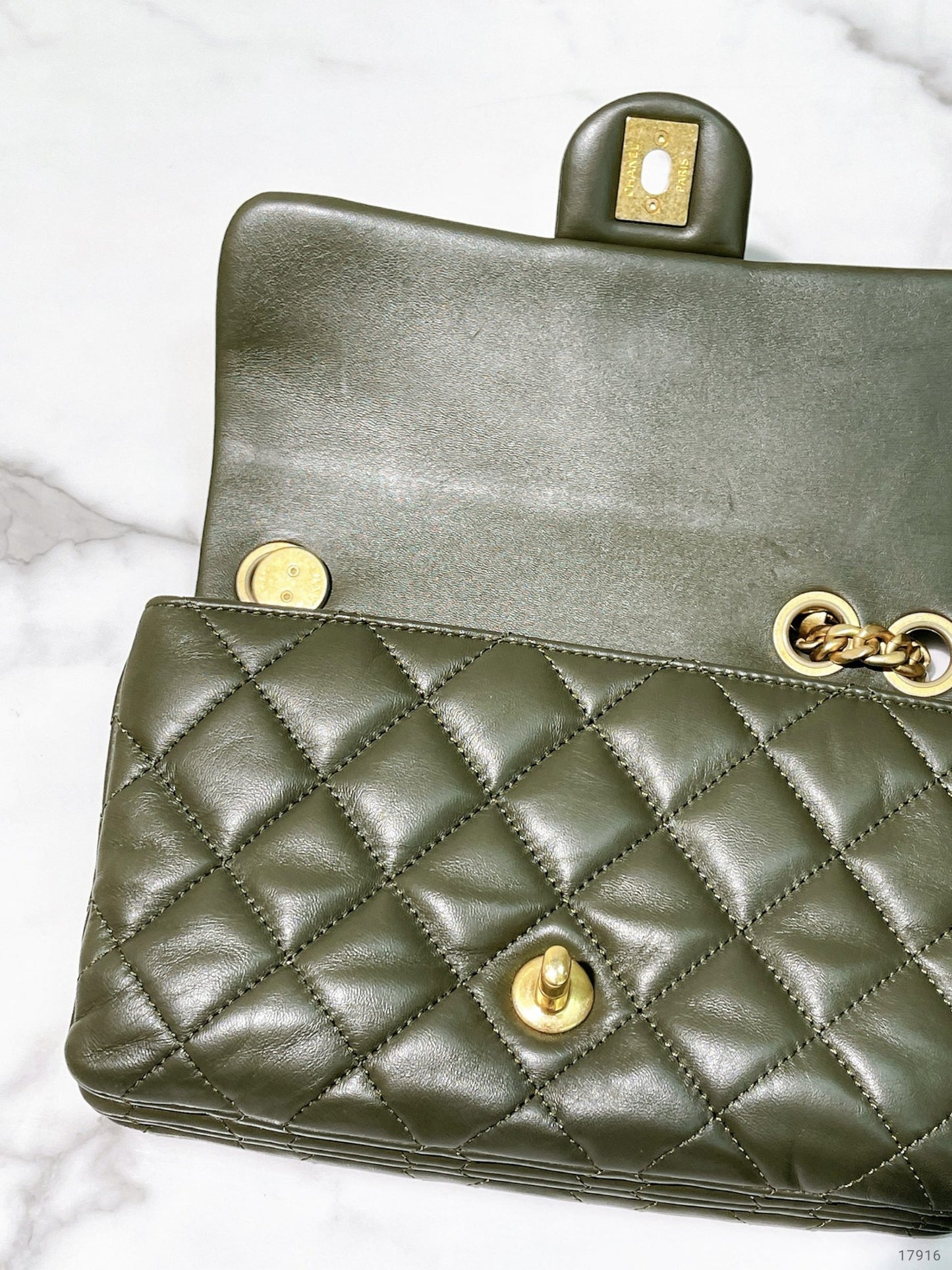 CHANEL 22K SMALL FLAP, Green/Gold