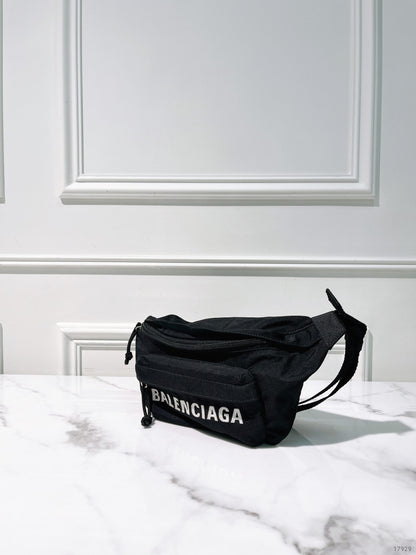 BALENCIAGA WAIST BAG, Black/White