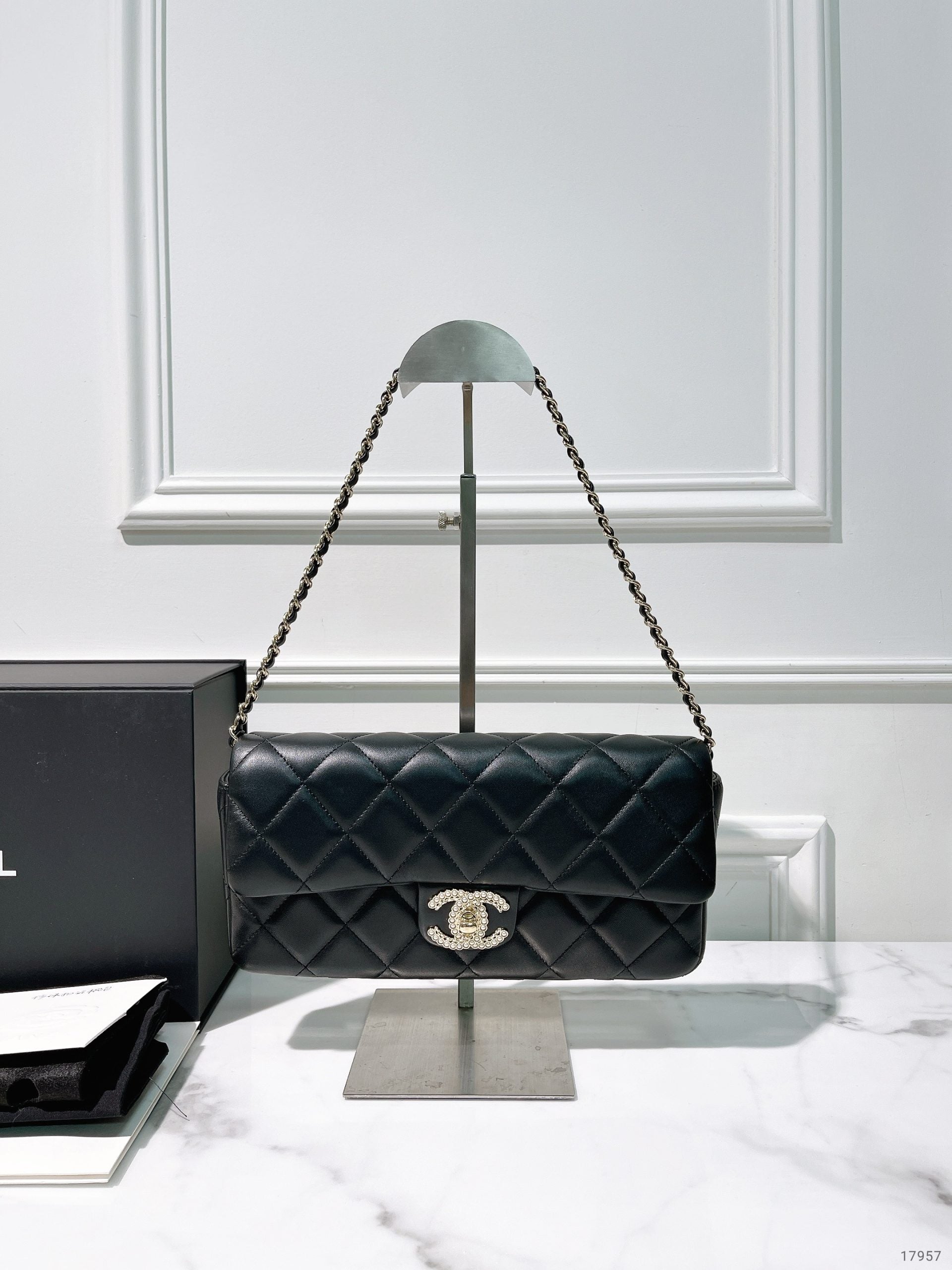 CHANEL 23P FLAP, Black/Gold