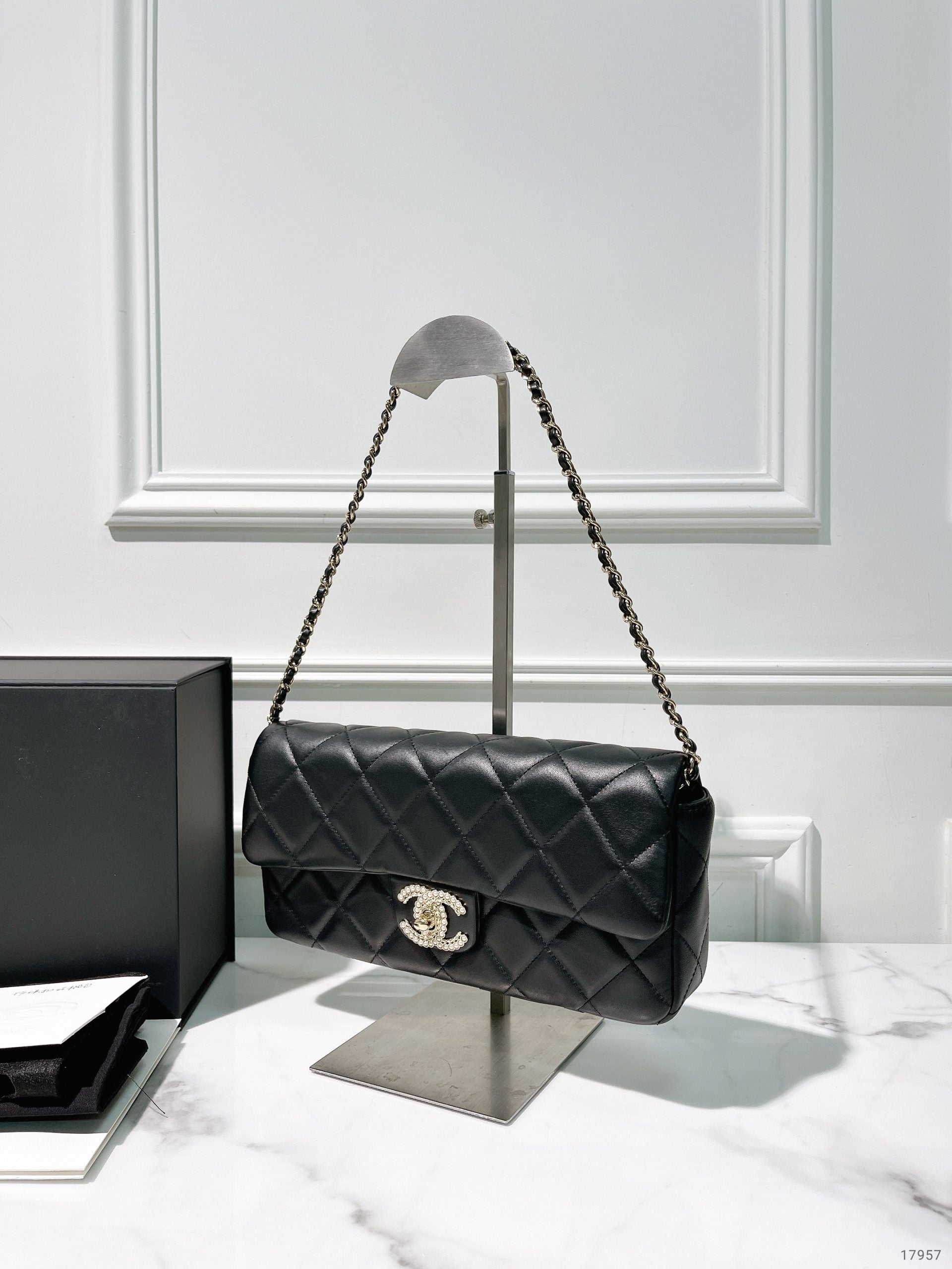 CHANEL 23P FLAP, Black/Gold