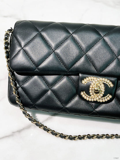 CHANEL 23P FLAP, Black/Gold