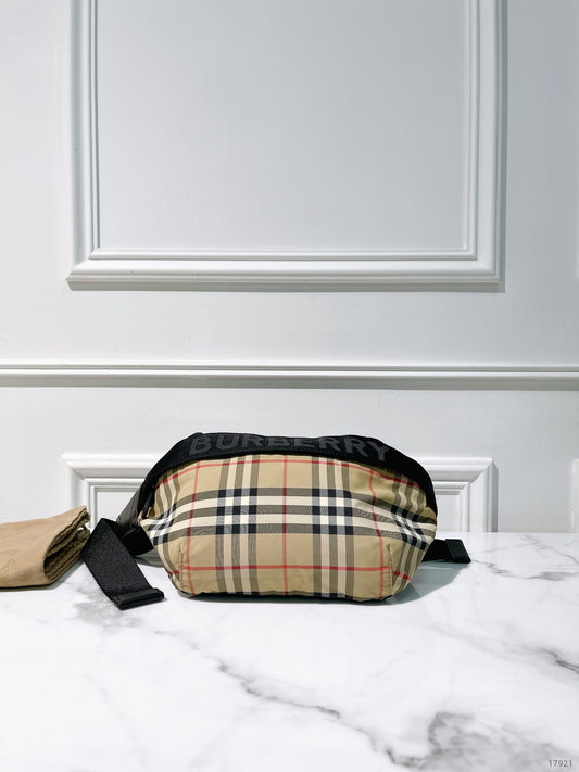 BURBERRY WAIST BAG