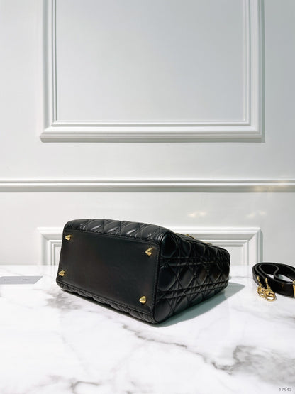 DIOR MEIDUM LADY DIOR BAG, Black/Gold