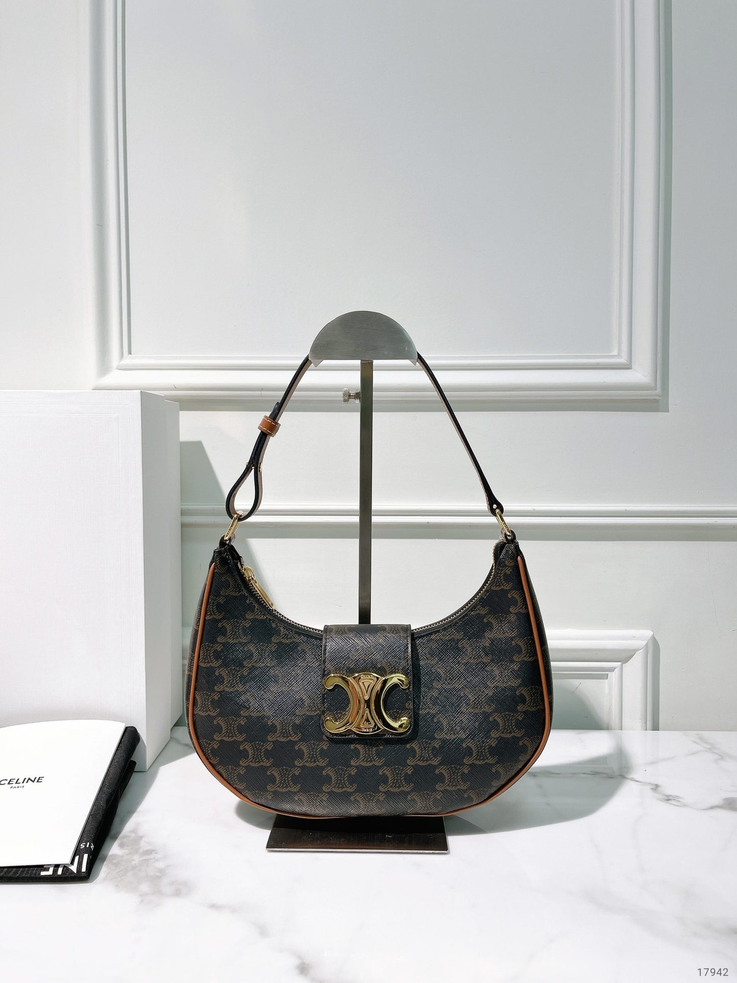 CELINE MEDIUM AVA TRIOMPHE BAG