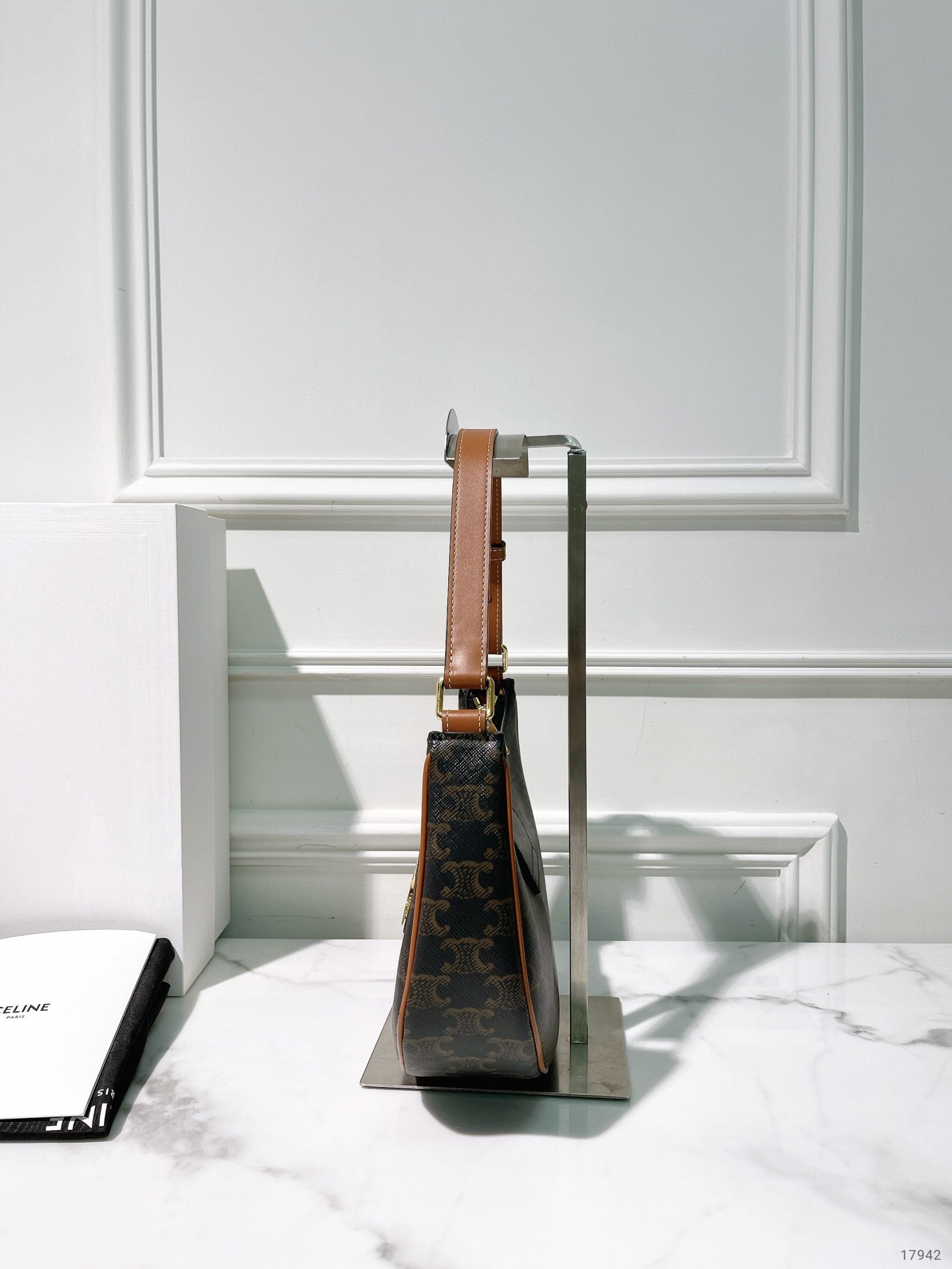 CELINE MEDIUM AVA TRIOMPHE BAG