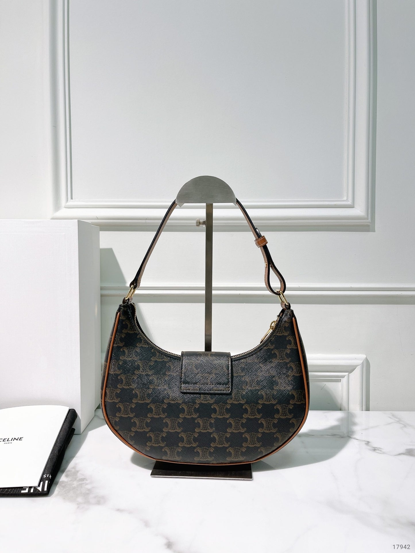 CELINE MEDIUM AVA TRIOMPHE BAG